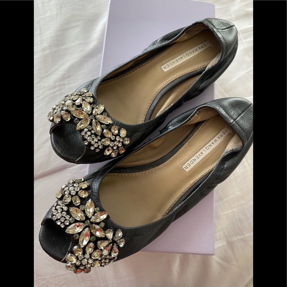 Gorg all leather Vera Wang rhinestone sandal flat!